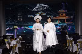 Représentation de l'ao dai à l'événement. Photo: VNA