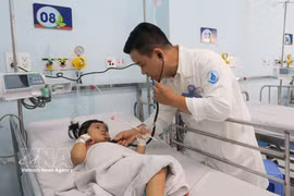 Au cours des trois premiers mois de 2026, le Vietnam a enregistré plus de 25.000 cas de syndrome pieds-mains-bouche. Photo: VNA