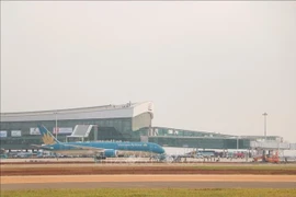 Un gros-porteur Boeing 787-9 de la compagnie Vietnam Airlines atterrit en toute sécurité à l'aéroport international de Long Thanh, lors d'un vol d'essai le 15 décembre. Photo : VNA 