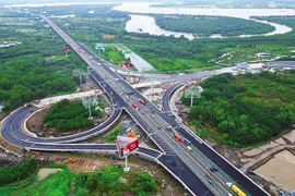 Projet clé d'extension de l'autoroute Ho Chi Minh-Ville-Long Thanh. Photo : VNA