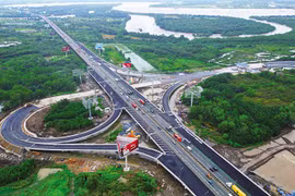 Projet clé d'extension de l'autoroute Ho Chi Minh-Ville-Long Thanh. Photo : VNA
