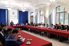 La délégation de Quang Ninh travaille avec l'ambassade du Vietnam en Russie. Photo: VNA