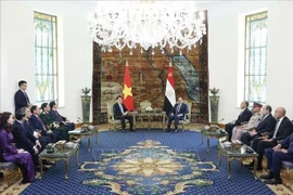 Entretien entre les présidents vietnamien et angolais