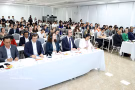Les délégués à la conférence de presse pour annoncer officiellement le Forum sur l’avenir de l’ASEAN 2026. Photo: VNA