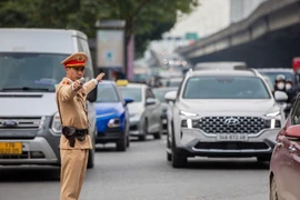 La Police de Hanoï a mis en œuvre un plan global afin d’assurer l’ordre public, la sécurité et une circulation fluide, en renforçant la coordination, le contrôle et le traitement strict des infractions. Photo: VNA