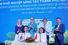 Cérémonie de signature d'un accord de coopération stratégique entre le Département des sciences et des technologies de Hô Chi Minh-Ville et Canva, licorne mondiale spécialisée dans la plateforme de design en ligne. Photo: VNA