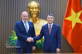 Le Premier ministre vietnamien Le Minh Hung et ministre croate des Affaires étrangères et européennes, Gordan Grlić Radman. Photo: VNA