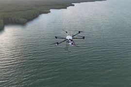 Un vol direct a été effectué avec succès, transportant un colis réel de Can Gio à Vung Tau. Photo: CT UAV