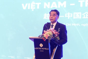 Le vice-président du Comité populaire de Hô Chi Minh-Ville, Nguyen Loc Ha, s'exprime au séminaire d’entreprises vietnamiennes et chinoises. Photo: VNA