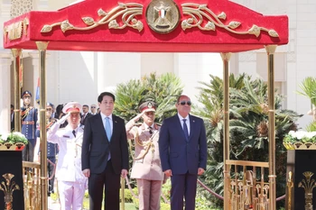 Cérémonie d’accueil en l’honneur du président vietnamien Luong Cuong. Photo: VNA