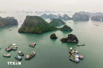 La baie d'Ha Long ne figure pas sur la liste des 56 sites du patrimoine mondial en péril. Photo: VNA