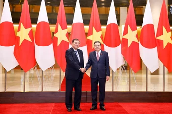 Le président de l’Assemblée nationale Trân Thanh Mân (droite) et le Premier ministre japonais Ishiba Shigeru. Photo: VNA