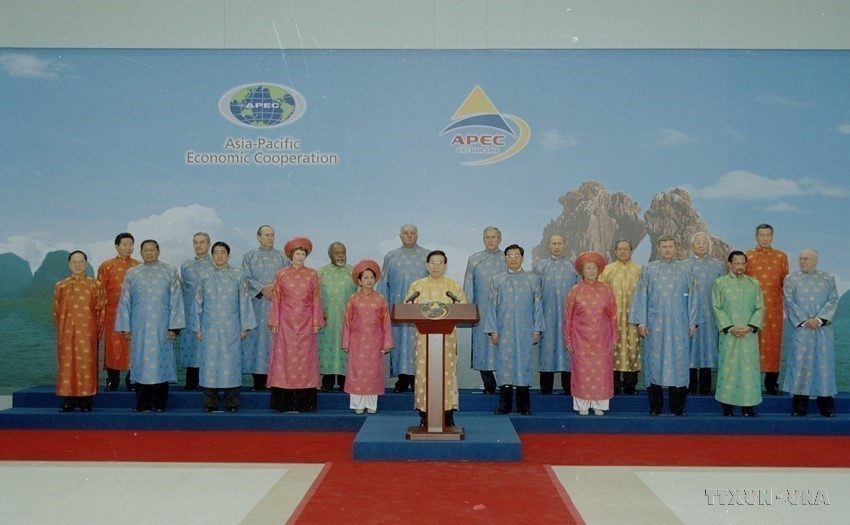 Le président Nguyen Minh Triet a lu la Déclaration commune lors du 14e Sommet de l'APEC, qui s'est tenu à Hanoï le 19 novembre 2006. Photo : VNA