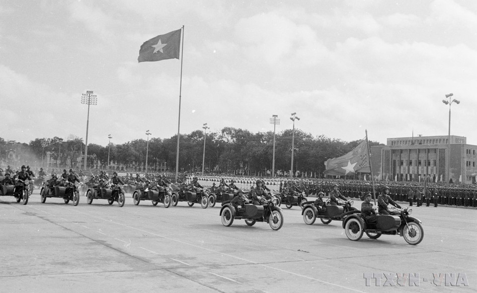 Les unités de la Police populaire participent au défilé militaire. Photo : VNA