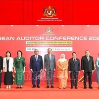 Une délégation de l’Audit d’État du Vietnam, conduite par la vice-auditrice générale Ha Thi My Dung, participe à la Conférence des Auditeurs de l’ASEAN 2025, portant sur un audit exhaustif et durable pour une ASEAN progressiste. Photo : VNA