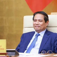 Le Premier ministre Phạm Minh Chính préside une réunion du gouvernement sur l'état de la décentralisation, de la répartition de pouvoir et de compétences liées au modèle d’organisation administrative à deux niveaux. Photo : VNA