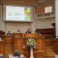 Une délégation de l'Assemblée nationale du Vietnam, conduite par son vice-président, Le Minh Hoan, participe au 11e Congrès écologique international Nevsky. Photo : VNA