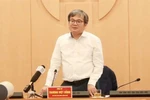 Le vice-président du Comité populaire de Hanoï, Truong Viet Dung, prend la parole lors de la réunion avec les entreprises contribuant au fonds. (Photo : hanoionline.vn)