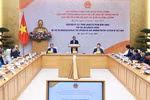 Lors d'une réunion avec le corps diplomatique accrédité au Vietnam pour rendre compte de la réorganisation du système politique, des unités administratives et de la mise en œuvre du modèle d’administration locale à deux niveaux au Vietnam. Photo : VNA