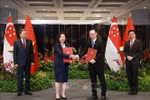 Le secrétaire général To Lam et le Premier ministre singapourien Lawrence Wong assistent à la cérémonie de lettre d'intention entre la Commission nationale des valeurs mobilières du Vietnam (SSC) et l'Autorité monétaire de Singapour (MAS). Photo : VNA