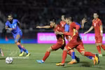 Match de football international entre la sélection vietnamienne (en rouge) et l’équipe indienne (en bleu), le 27 septembre 2022, au stade Thống Nhất à Hô Chi Minh-Ville. Photo : VNA