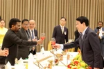 Le président Luong Cuong (droite) offre un banquet en l'honneur du président sri-lankais. Photo : VNA