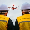 L’Hôpital général Duc Giang et la société Vietnam Post lancent un projet pilote utilisant des drones pour transporter des échantillons biologiques et du matériel médical à Hanoï. Photo: VNA