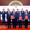 Vietjet et AVIC Cabin Systems échangent l'accord de coopération. Photo: VNA