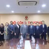 Le ministre de l’Industrie et du Commerce, Le Manh Hung (4e à partir de la droite) et Eric M. Hambly (5e à partir de la droite), président-directeur général du groupe américain Murphy Oil. Photo: moit.gov.vn