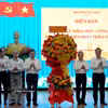 Les autorités municipales félicitent l'Union des associations scientifiques et technologiques de Da Nang à l'occasion de la Journée vietnamienne de la science et de la technologie (18 mai). Photo : VNA