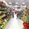 Le total des ventes au détail de biens et des recettes des services de consommation au premier semestre 2026 est estimé à 3.889,5 billions de dôngs (près de 149,6 milliards de dollars). Photo: VNA