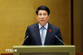 Le président Luong Cuong présente le rapport de synthèse sur les activités présidentielles au cours du mandat 2021-2026. Photo: VNA