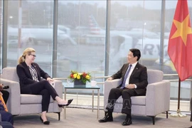 Le président de la République, Luong Cuong, et Stephanie Pope, présidente-directrice générale de Boeing Commercial Airplanes. Photo: VNA