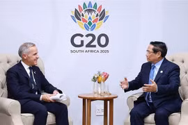 Le Premier ministre Pham Minh Chinh et son homologue canadien Mark Carney. Photo: VNA