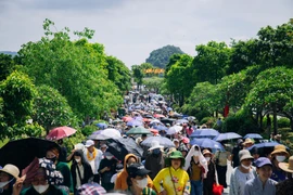 En mai dernier, nombre de gens affluent vers la pagode de Tam Chuc pour vénérer les reliques de Bouddha. Photo d'illustration : Vietnam+