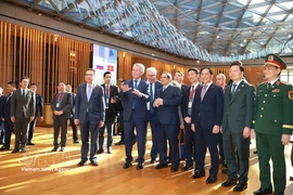 Le Premier ministre Pham Minh Chinh en visite de travail au siège du groupe Novatek. Photo : VNA