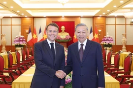 Le secrétaire général du Parti, Tô Lâm, et le président français, Emmanuel Macron. Photo: VNA