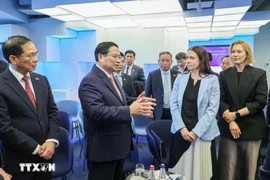 Le Premier ministre Pham Minh Chinh au Centre e-Estonia. Photo: VNA