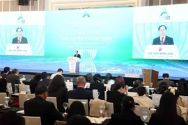 Le vice-Premier ministre et ministre des Affaires étrangères Bui Thanh Son prononce le discours de clôture. Photo : VNA