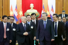 Le secrétaire général To Lam rencontre le roi du Cambodge, Norodom Sihamoni, lors de sa visite d'État au Vietnam le 28 novembre 2024. Photo : VNA