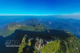 La beauté de Yen Tu réside dans la majesté et la quiétude de ses montagnes et forêts, harmonieusement mêlées au charme ancien et recueilli de son ensemble de pagodes, de tours et de l’univers du bouddhisme zen. Photo: VNA
