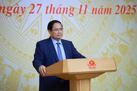 Le Premier ministre Pham Minh Chinh, président du Conseil central d’émulation et de récompense pour le mandat 2021-2026, lors de la réunion. Photo: VNA
