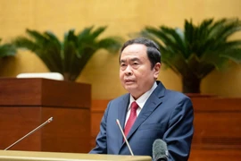 Le président de l’Assemblée nationale (AN), Tran Thanh Man, présente son rapport thématique lors de la conférence. Photo: VNA