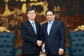 Le Premier ministre Pham Minh Chinh (droite) reçoit le ministre chinois des Affaires des Anciens Combattants. Photo: VNA