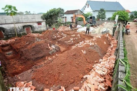 Construction d’une maison pour une famille méritante en difficulté de logement à Bac Giang. Photo : VNA