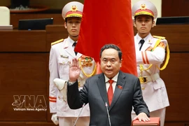 Le président de l’Assemblée nationale de la XVIe législature, Tran Thanh Man, prête serment. Photo : VNA