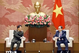 Le président de l'Assemblée nationale, Tran Thanh Man (droite), et le général Luong Tam Quang, ministre de la Sécurité publique. Photo : VNA