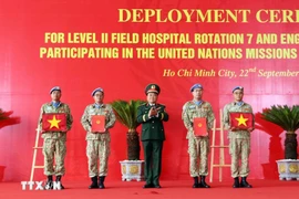 Des Casques bleus vietnamiens avant leur départ. Photo: VNA