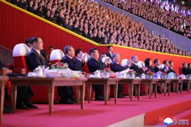 Le 9 octobre au soir, à Pyongyang, le secrétaire général du Parti du Travail de Corée et président de la Commission des affaires d’État de la RPDC, Kim Jong Un, ainsi que d'autres dirigeants, assistent à un spectacle artistique à l’occasion du 80ᵉ anniversaire de la fondation du Parti du Travail de Corée. Photo : KCNA