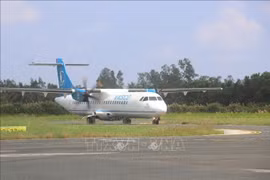 Un avion à l’aéroport de Ca Mau. Photo d'archives: VNA